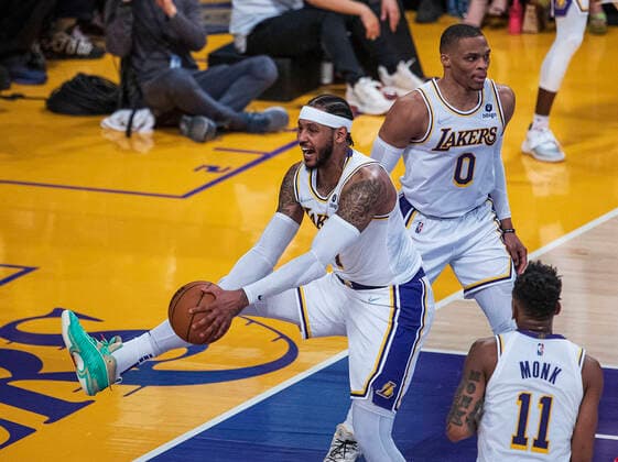December 25, 2021, Los Angeles, California, USA: Camelo Anthony 7 of the Los Angeles Lakers gets a rebound during their NBA, Basketball Herren, USA home game against the Brooklyn Nets on Saturday December 25, 2021 at Crypto.com Arena in Los Angeles, California. Lakers lose to Nets, 115-122. PI Los Angeles USA - ZUMAp124 20211225_zaa_p124_011 Copyright: xJAVIERxROJASx