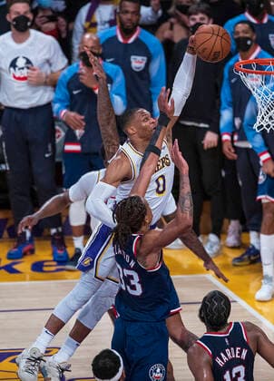 December 25, 2021, Los Angeles, California, USA: Russell Westbrook 0 of the Los Angeles Lakers goes for a dunk during their NBA, Basketball Herren, USA home game against the Brooklyn Nets on Saturday December 25, 2021 at Crypto.com Arena in Los Angeles, California. Lakers lose to Nets, 115-122. PI Los Angeles USA - ZUMAp124 20211225_zaa_p124_016 Copyright: xJAVIERxROJASx