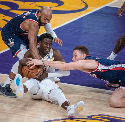 December 25, 2021, Los Angeles, California, USA: Cameron Oliver 21 of the Los Angeles Lakers battles for the ball with Blake Griffin 2 and Jevon Carter 0 of the Brooklyn Nets during their NBA, Basketball Herren, USA home game on Saturday December 25, 2021 at Crypto.com Arena in Los Angeles, California. Lakers lose to Nets, 115-122. PI Los Angeles USA - ZUMAp124 20211225_zaa_p124_020 Copyright: xJAVIERxROJASx
