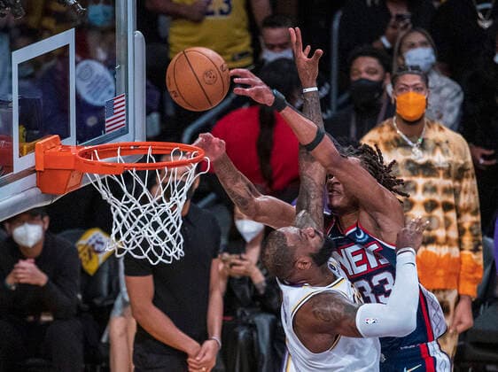 December 25, 2021, Los Angeles, California, USA: LeBron James 6 of the Los Angeles Lakers is unable to block a shot by Nicolas Claxton 33 of the Brooklyn Nets during their NBA, Basketball Herren, USA home game on Saturday December 25, 2021 at Crypto.com Arena in Los Angeles, California. Lakers lose to Nets, 115-122. PI Los Angeles USA - ZUMAp124 20211225_zaa_p124_024 Copyright: xJAVIERxROJASx