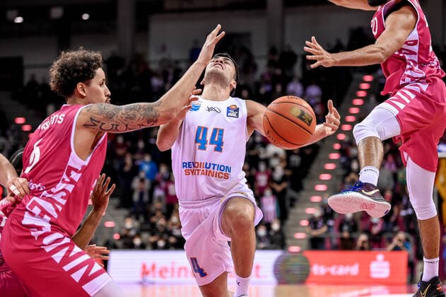 easyCredit BBL, Telekom Baskets Bonn vs Syntainics MBC , 26 12 2021 Nikolai Rebic Syntainics MBC 44 , easyCredit BBL, Telekom Baskets Bonn vs Syntainics MBC on 26 12 2021 at Telekom Dome Bonn, Bonn Nordrhein Westfalen Copyright: xBEAUTIFULxSPORTS Mueller-Laschetx