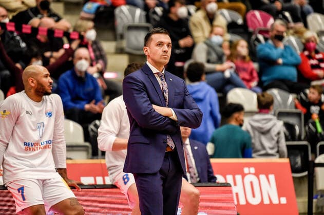 easyCredit BBL, Telekom Baskets Bonn vs Syntainics MBC , 26 12 2021 Igor Jovovic Coach Syntainics MBC , easyCredit BBL, Telekom Baskets Bonn vs Syntainics MBC on 26 12 2021 at Telekom Dome Bonn, Bonn Nordrhein Westfalen Copyright: xBEAUTIFULxSPORTS Mueller-Laschetx