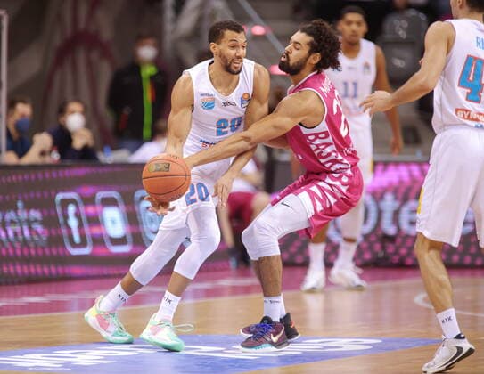 Jeremy Morgan Telekom Baskets Bonn vs Jamel Morris Syntainics MBC easyCredit BBL 1 Bundesliga , Season 2021 2022 , Hauptrunde 13 Spieltag
