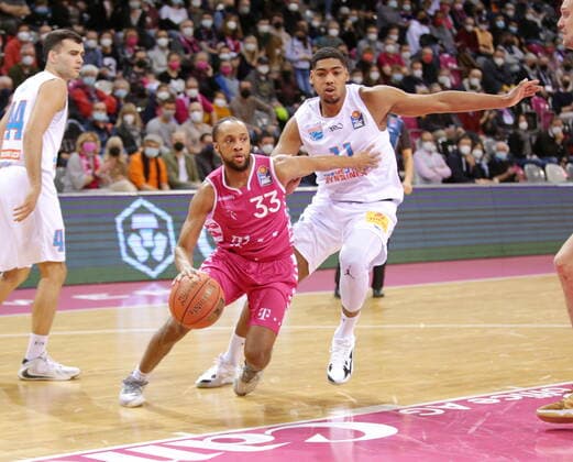 Parker Jackson Cartwright Telekom Baskets Bonn vs Kostja Mushidi Syntainics MBC easyCredit BBL 1 Bundesliga , 2021 2022 season , Hauptrunde 13 Spieltag