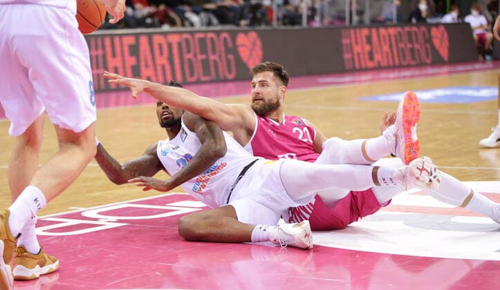 Leon Kratzer Telekom Baskets Bonn vs Syntainics MBC , on the ground easyCredit BBL 1 Bundesliga , 2021 2022 season , Hauptrunde 13 Spieltag