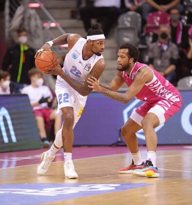 Justin Gorham Telekom Baskets Bonn vs Chris Coffey Syntainics MBC easyCredit BBL 1 Bundesliga , Season 2021 2022 , Hauptrunde 13 Spieltag