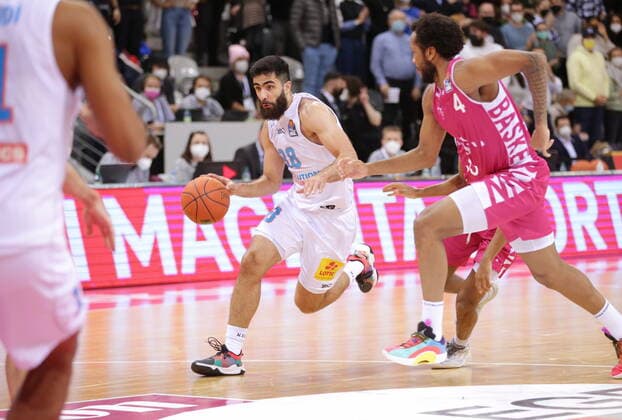 Justin Gorham Telekom Baskets Bonn vs Behnam Yakhchau Syntainics MBC easyCredit BBL 1 Bundesliga , season 2021 2022 , main round 13 matchday