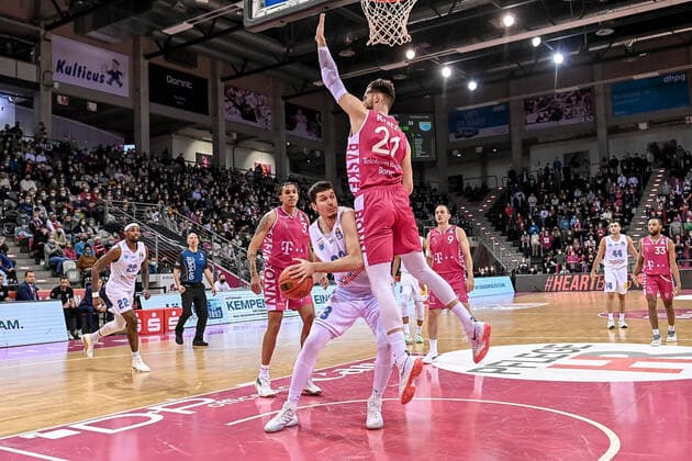 easyCredit BBL, Telekom Baskets Bonn vs Syntainics MBC , 26 12 2021 Goran Huskic Syntainics MBC 23 , easyCredit BBL, Telekom Baskets Bonn vs Syntainics MBC on 26 12 2021 at Telekom Dome Bonn, Bonn Nordrhein Westfalen Copyright: xBEAUTIFULxSPORTS Mueller-Laschetx