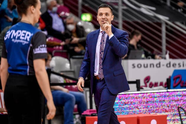 easyCredit BBL, Telekom Baskets Bonn vs Syntainics MBC , 26 12 2021 Igor Jovovic Coach Syntainics MBC , easyCredit BBL, Telekom Baskets Bonn vs Syntainics MBC on 26 12 2021 at Telekom Dome Bonn, Bonn Nordrhein Westfalen Copyright: xBEAUTIFULxSPORTS Mueller-Laschetx