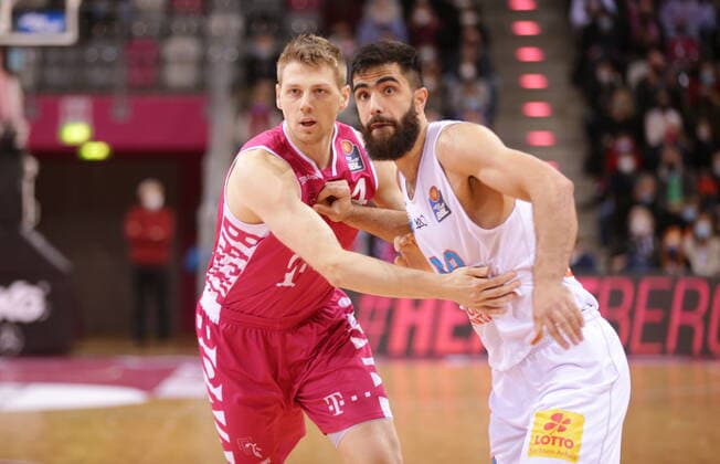 Tim Hasbargen Telekom Baskets Bonn vs Behnam Yakhchali Syntainics MBC easyCredit BBL 1 Bundesliga , season 2021 2022 , main round 13 matchday