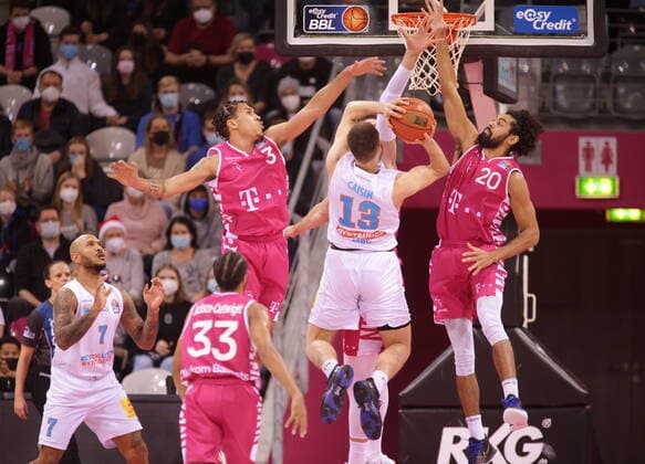 Tyson Ward, Jeremy Morgan Telekom Baskets Bonn vs Radii Caisin Syntainics MBC easyCredit BBL 1 Bundesliga , 2021 2022 season , Hauptrunde 13 Spieltag