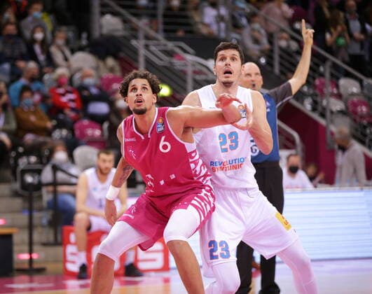 Michael Kessens Telekom Baskets Bonn vs Goran Huskic Syntainics MBC easyCredit BBL 1 Bundesliga , 2021 2022 season , Hauptrunde 13 Spieltag