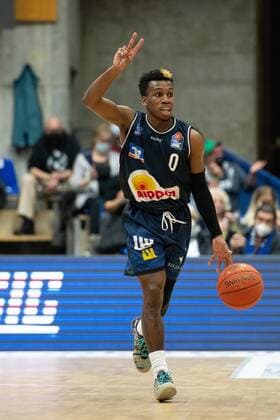 T J Shorts Merlins Crailsheim on the ball, GER, HAKRO Merlins Crailsheim vs FC Bayern Muenchen Basketball, 26 12 2021, 13 match day easycredit Basketball Bundesliga, season 2021 2022 GER, HAKRO Merlins Crailsheim vs FC Bayern Muenchen Basketball, 26 12 2021, 13 match day easycredit Basketball Bundesliga, season 2021 2022 Crailsheim Copyright: xEibner MichaelxMemmlerx EP_MMR