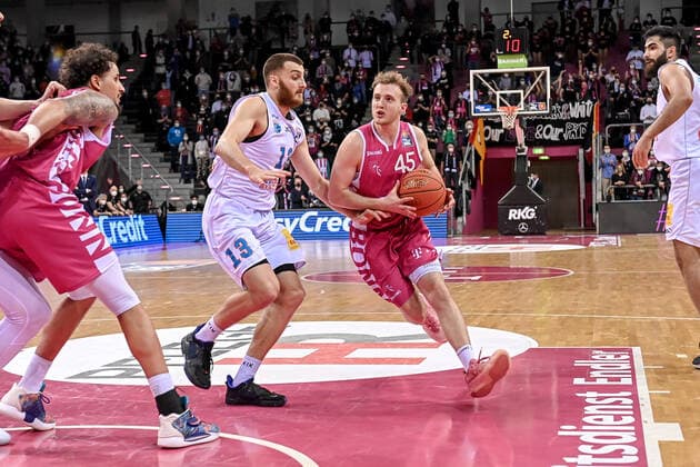 easyCredit BBL, Telekom Baskets Bonn vs Syntainics MBC , 26 12 2021 Jonas Falkenstein Telekom Baskets Bonn 45 , easyCredit BBL, Telekom Baskets Bonn vs Syntainics MBC on 26 12 2021 at Telekom Dome Bonn, Bonn Nordrhein Westfalen Copyright: xBEAUTIFULxSPORTS Mueller-Laschetx