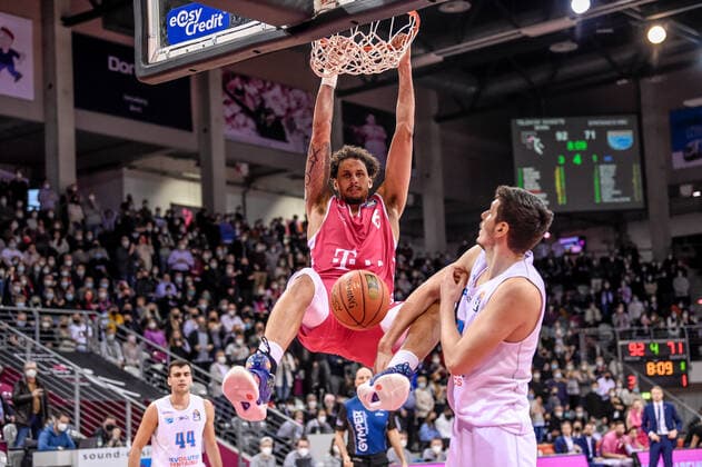 easyCredit BBL, Telekom Baskets Bonn vs Syntainics MBC , 26 12 2021 Karsten Tadda Telekom Baskets Bonn 9 , easyCredit BBL, Telekom Baskets Bonn vs Syntainics MBC on 26 12 2021 at Telekom Dome Bonn, Bonn Nordrhein Westfalen Copyright: xBEAUTIFULxSPORTS Mueller-Laschetx