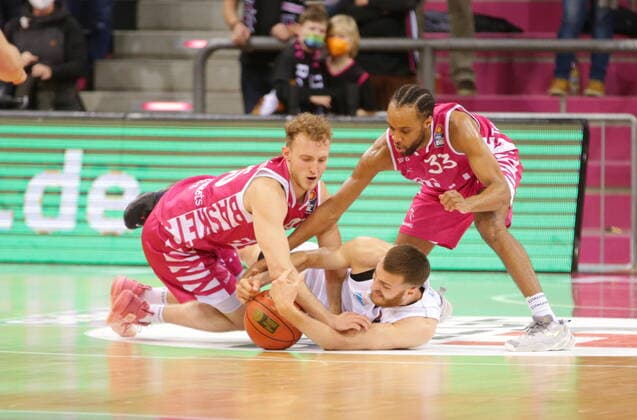 Jonas Falkenstein, Parker Jackson Cartwright Telekom Baskets Bonn vs Syntainics MBC easyCredit BBL 1 Bundesliga , 2021 2022 season , Hauptrunde 13 Spieltag