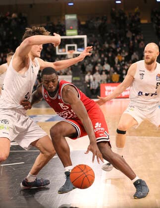 on the ball Jalon Demarco MILLER Giessen against Maik KOTSAR Towers Basketball Men Bundesliga on Sun 26 12 2021 Hamburg Towers Giessen 46 ers