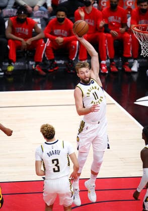 CHICAGO, IL - DECEMBER 26: Indiana Pacers Forward Domantas Sabonis (11) grabs a rebound during a NBA, Basketball Herren, USA game between the Indiana Pacers and the Chicago Bulls on December 26, 2021 at the United Center in Chicago, IL. (Photo by Melissa Tamez Icon Sportswire) NBA: DEC 26 Pacers at Bulls Icon2112260505