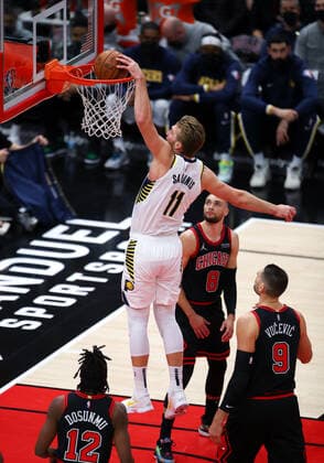 CHICAGO, IL - DECEMBER 26: Indiana Pacers Forward Domantas Sabonis (11) slam dunks the ball during a NBA, Basketball Herren, USA game between the Indiana Pacers and the Chicago Bulls on December 26, 2021 at the United Center in Chicago, IL. (Photo by Melissa Tamez Icon Sportswire) NBA: DEC 26 Pacers at Bulls Icon2112260707