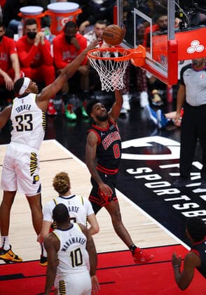 CHICAGO, IL - DECEMBER 26: Chicago Bulls Guard Coby White (0) makes a layup during a NBA, Basketball Herren, USA game between the Indiana Pacers and the Chicago Bulls on December 26, 2021 at the United Center in Chicago, IL. (Photo by Melissa Tamez Icon Sportswire) NBA: DEC 26 Pacers at Bulls Icon2112261010