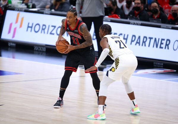 CHICAGO, IL - DECEMBER 26: Chicago Bulls Forward DeMar DeRozan (11) in action during a NBA, Basketball Herren, USA game between the Indiana Pacers and the Chicago Bulls on December 26, 2021 at the United Center in Chicago, IL. (Photo by Melissa Tamez Icon Sportswire) NBA: DEC 26 Pacers at Bulls Icon2112261212