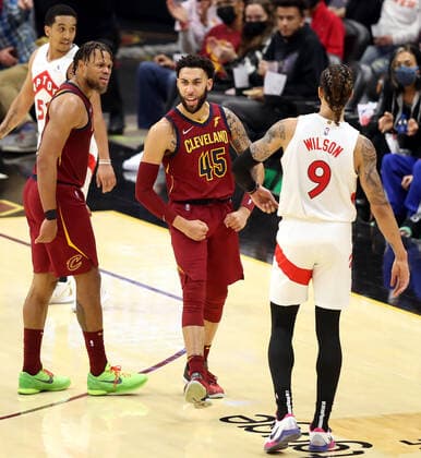 Cleveland Cavaliers Denzel Valentine (45) flexes in front of Toronto Raptors D.J. Wilson (9) at Rocket Mortgage FieldHouse in Cleveland, Ohio on Sunday, December 26, 2021.  CLE20211226109 AARONxJOSEFCZYK