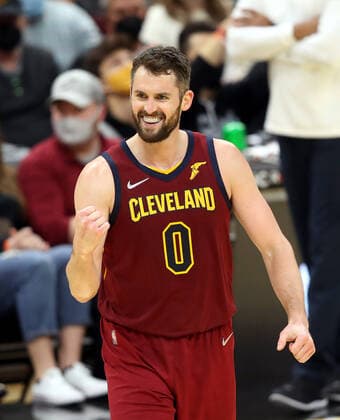 Cleveland Cavaliers Kevin Love (0) dunks reacts after hitting a three against the Toronto Raptors at Rocket Mortgage FieldHouse in Cleveland, Ohio on Sunday, December 26, 2021.  CLE20211226111 AARONxJOSEFCZYK