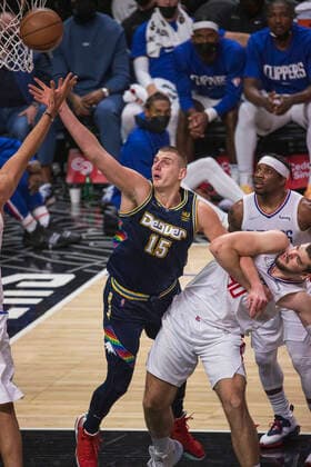 December 26, 2021, Los Angeles, California, USA: Nikola Jokic 15 of the the Denver Nuggets tosses the ball into the net during their NBA, Basketball Herren, USA game against the Los Angeles Clippers on Sunday December 26, 2021 at Crypto.com Arena in Los Angeles, California. Clippers lose to Nuggets, 100-103 . ARIANA RUIZ PI Los Angeles USA - ZUMAp124 20211226_zaa_p124_008 Copyright: xArianaxRuizx