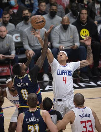 December 26, 2021, Los Angeles, California, USA: Brandon Boston Jr. 4 of the Los Angeles Clippers and JaMychal Green 0 of the Denver Nuggets jump for the ball during their NBA, Basketball Herren, USA game on Sunday December 26, 2021 at Crypto.com Arena in Los Angeles, California. Clippers lose to Nuggets, 100-103 . ARIANA RUIZ PI Los Angeles USA - ZUMAp124 20211226_zaa_p124_016 Copyright: xArianaxRuizx