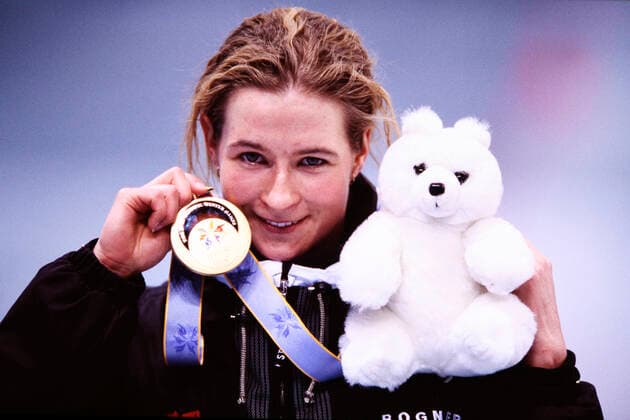 PECHSTEIN Claudia Team GER mit Goldmedaille Eisschnelllaufen Olympiasiegerin 5000m der Frauen Olympische Winterspiele 1998 in Nagano Japan vom 07. - 22. 02 1998 am 20. 02.1998 in Nagano *** PECHSTEIN Claudia Team GER with Gold Medal Speed Skating Olympic Champion 5000m Women Olympic Winter Games 1998 in Nagano Japan from 07 22 02 1998 on 20 02 1998 in Nagano