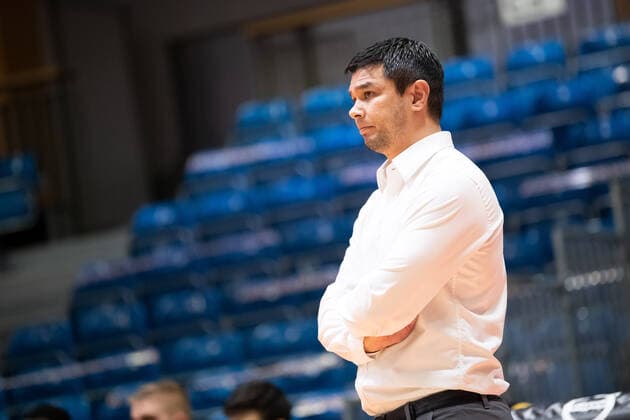 BARMER 2 Basketball Bundesliga Season 2021 2022 Matchday 16 on 27 12 21 Medipolis SC Jena vs Tigers Tübingen Coach Daniel Jansson Tübingen , Portrait Sparkassen Arena