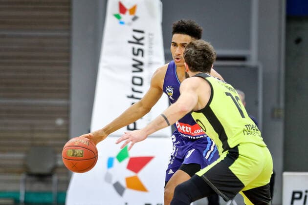 medi bayreuth ALBA Berlinl , Basketball, Bundesliga, BBL, Spieltag 13, Spielzeit 2021 2022, 27 12 2021, medi bayreuth ALBA Berlin , Basketball, Bundesliga, BBL, Spieltag 13, Spielzeit 2021 2022, 27 12 2021, Foto EIBNER Thorsten Ochs Chemnitz Copyright: xEibner-Pressefoto ThorstenxOchsx EP_TOS