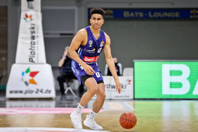 medi bayreuth ALBA Berlinl , Basketball, Bundesliga, BBL, Spieltag 13, Spielzeit 2021 2022, 27 12 2021, medi bayreuth ALBA Berlin , Basketball, Bundesliga, BBL, Spieltag 13, Spielzeit 2021 2022, 27 12 2021, Foto EIBNER Thorsten Ochs Chemnitz Copyright: xEibner-Pressefoto ThorstenxOchsx EP_TOS