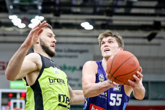 medi bayreuth ALBA Berlinl , Basketball, Bundesliga, BBL, Spieltag 13, Spielzeit 2021 2022, 27 12 2021, medi bayreuth ALBA Berlin , Basketball, Bundesliga, BBL, Spieltag 13, Spielzeit 2021 2022, 27 12 2021, Foto EIBNER Thorsten Ochs Chemnitz Copyright: xEibner-Pressefoto ThorstenxOchsx EP_TOS