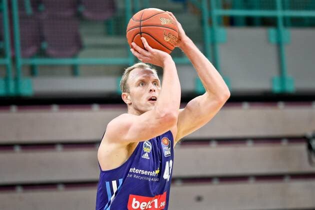 medi bayreuth ALBA Berlinl , Basketball, Bundesliga, BBL, Spieltag 13, Spielzeit 2021 2022, 27 12 2021, medi bayreuth ALBA Berlin , Basketball, Bundesliga, BBL, Spieltag 13, Spielzeit 2021 2022, 27 12 2021, Foto EIBNER Thorsten Ochs Chemnitz Copyright: xEibner-Pressefoto ThorstenxOchsx EP_TOS