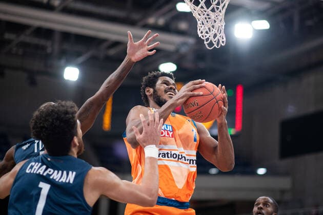 Cristiano Felicio Ratiopharm Ulm at the basket against Brekkott Chapman Academics Heidelberg , GER, MLP Academics Heidelberg vs Ratiopharm Ulm, 27 12 2021, 13 matchday easycredit Basketball Bundesliga, season 2021 2022 GER, MLP Academics Heidelberg vs Ratiopharm Ulm, 27 12 2021, 13 matchday easycredit Basketball Bundesliga, season 2021 2022 Heidelberg Copyright: xEibner MichaelxMemmlerx EP_MMR