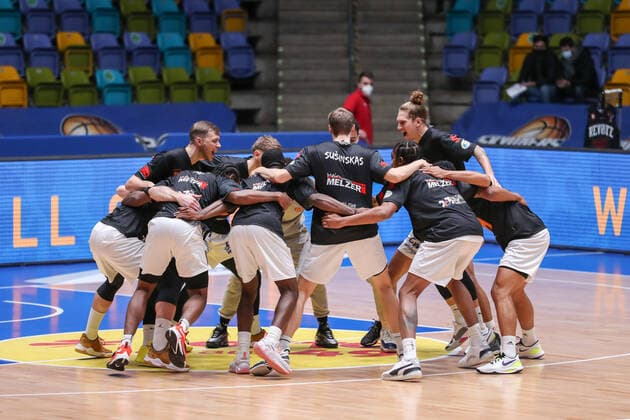 the players of Niners Chemnitz, , GER,Basketball, BBL, Fraport Skyliners vs Niners Chemnitz,27 12 2021, Frankfurt Copyright: xEibner-Pressefoto UlrichxScherbaumx EP_usm