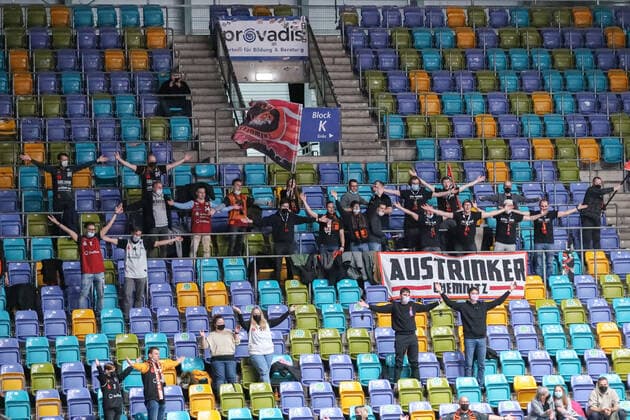 the fans of Niners Chemnitz, , GER,Basketball, BBL, Fraport Skyliners vs Niners Chemnitz,27 12 2021, Frankfurt Copyright: xEibner-Pressefoto UlrichxScherbaumx EP_usm