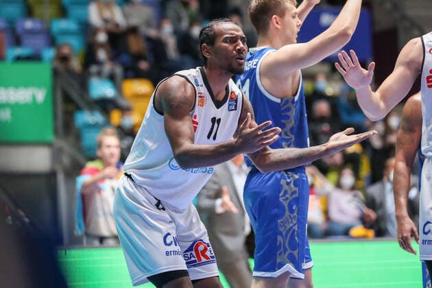 Isiaha Mike, Niners Chemnitz, 11 , , GER,Basketball, BBL, Fraport Skyliners vs Niners Chemnitz,27 12 2021, Frankfurt. Copyright: xEibner-Pressefoto UlrichxScherbaumx EP_usm