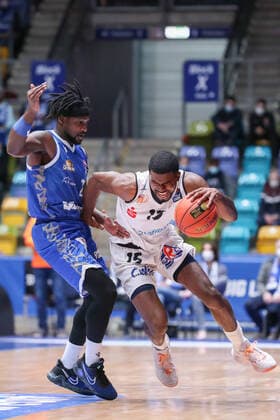 Massenat Frantz, Niners Chemnitz, 15 , , GER,Basketball, BBL, Fraport Skyliners vs Niners Chemnitz,27 12 2021, Frankfurt. Copyright: xEibner-Pressefoto UlrichxScherbaumx EP_usm