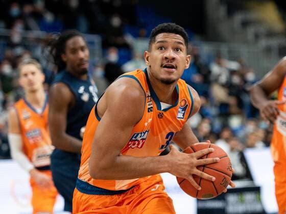 Karim Jallow Ratiopharm Ulm on the ball, GER, MLP Academics Heidelberg vs Ratiopharm Ulm, 27 12 2021, 13 matchday easycredit Basketball Bundesliga, season 2021 2022 GER, MLP Academics Heidelberg vs Ratiopharm Ulm, 27 12 2021, 13 matchday easycredit Basketball Bundesliga, season 2021 2022 Heidelberg Copyright: xEibner MichaelxMemmlerx EP_MMR