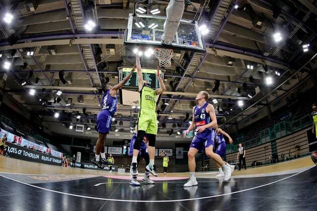 medi bayreuth ALBA Berlin , Basketball, Bundesliga, BBL, Spieltag 13, Spielzeit 2021 2022, 27 12 2021, medi bayreuth ALBA Berlin , Basketball, Bundesliga, BBL, Spieltag 13, Spielzeit 2021 2022, 27 12 2021, Foto EIBNER Thorsten Ochs Chemnitz Copyright: xEibner-Pressefoto ThorstenxOchsx EP_TOS