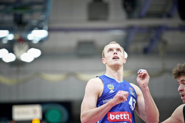 medi bayreuth ALBA Berlinl , Basketball, Bundesliga, BBL, Spieltag 13, Spielzeit 2021 2022, 27 12 2021, medi bayreuth ALBA Berlin , Basketball, Bundesliga, BBL, Spieltag 13, Spielzeit 2021 2022, 27 12 2021, Foto EIBNER Thorsten Ochs Chemnitz Copyright: xEibner-Pressefoto ThorstenxOchsx EP_TOS