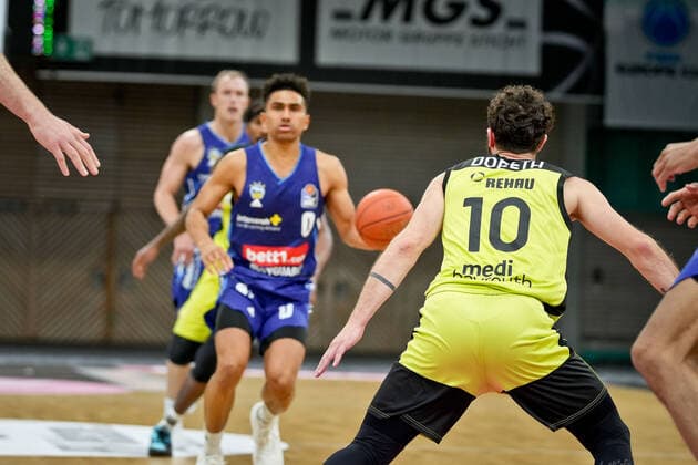 medi bayreuth ALBA Berlinl , Basketball, Bundesliga, BBL, Spieltag 13, Spielzeit 2021 2022, 27 12 2021, medi bayreuth ALBA Berlin , Basketball, Bundesliga, BBL, Spieltag 13, Spielzeit 2021 2022, 27 12 2021, Foto EIBNER Thorsten Ochs Chemnitz Copyright: xEibner-Pressefoto ThorstenxOchsx EP_TOS