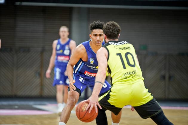 medi bayreuth ALBA Berlinl , Basketball, Bundesliga, BBL, Spieltag 13, Spielzeit 2021 2022, 27 12 2021, medi bayreuth ALBA Berlin , Basketball, Bundesliga, BBL, Spieltag 13, Spielzeit 2021 2022, 27 12 2021, Foto EIBNER Thorsten Ochs Chemnitz Copyright: xEibner-Pressefoto ThorstenxOchsx EP_TOS