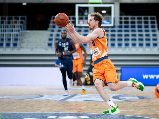Per Guenther Ratiopharm Ulm on the ball, GER, MLP Academics Heidelberg vs Ratiopharm Ulm, 27 12 2021, 13 matchday easycredit Basketball Bundesliga, season 2021 2022 GER, MLP Academics Heidelberg vs Ratiopharm Ulm, 27 12 2021, 13 matchday easycredit Basketball Bundesliga, season 2021 2022 Heidelberg Copyright: xEibner MichaelxMemmlerx EP_MMR