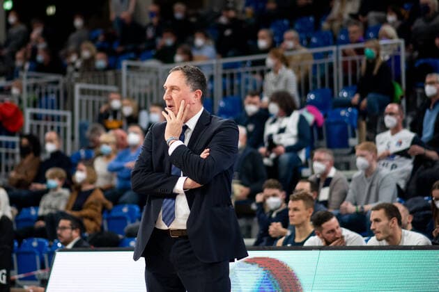 Branislav Ignjatovic Academics Heidelberg, Headcoach , GER, MLP Academics Heidelberg vs Ratiopharm Ulm, 27 12 2021, 13 Matchday easycredit Basketball Bundesliga, Season 2021 2022 GER, MLP Academics Heidelberg vs Ratiopharm Ulm, 27 12 2021, 13 Matchday easycredit Basketball Bundesliga, Season 2021 2022 Heidelberg Copyright: xEibner MichaelxMemmlerx EP_MMR