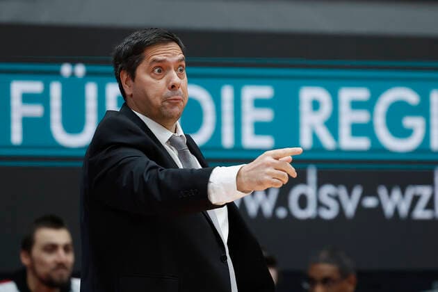27 12 2021, Basketball, BBL, 2021, 2022, Hauptrunde, s Oliver Wuerzburg BG Goettingen, GER, Wuerzburg, s Oliver Arena Picture from left Headcoach Sasa Filipovski s Oliver Wuerzburg Copyright: HMBxMedia xHeikoxBecker