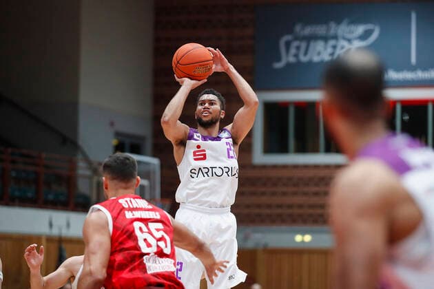 GER, Wuerzburg, s Oliver Arena, 27 12 2021, emspor, emonline, despor, deonline, s Oliver Wuerzburg vs BG Goettingen, easyCredit BBL, 13 Matchday Picture Stephen Brown BG Goettingen Copyright: HMBxMedia JulienxBecker