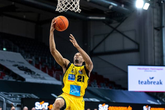 Tremmell Darden MHP Riesen Ludwigsburg, 21 , Brose Bamberg vs MHP Riesen Ludwigsburg, Basketball, easyCredit BBL, Matchday 13, 27 12 2021 Brose Bamberg vs MHP Riesen Ludwigsburg, Basketball, easyCredit BBL, Matchday 13, 27 12 2021 Bamberg Copyright: xEIBNER GuenerxSantemizx EP_GSZ